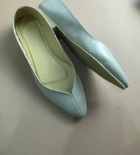 Load image into Gallery viewer, Bettina in Light Gray Taupe

