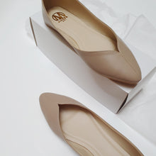 Load image into Gallery viewer, Bettina in Taupe
