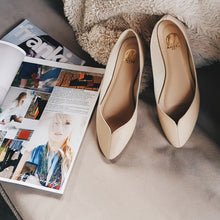 Load image into Gallery viewer, Bettina in Beige
