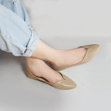 Load image into Gallery viewer, Bettina in Taupe
