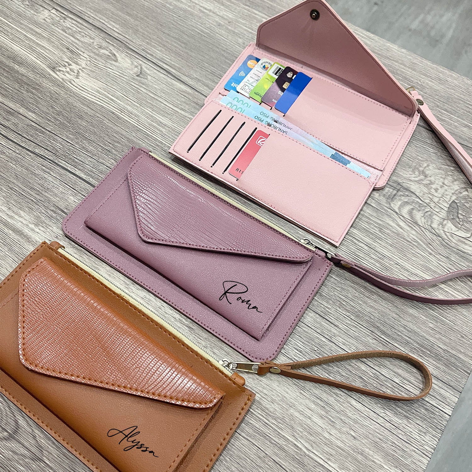 Wristlet phone holder/wallet