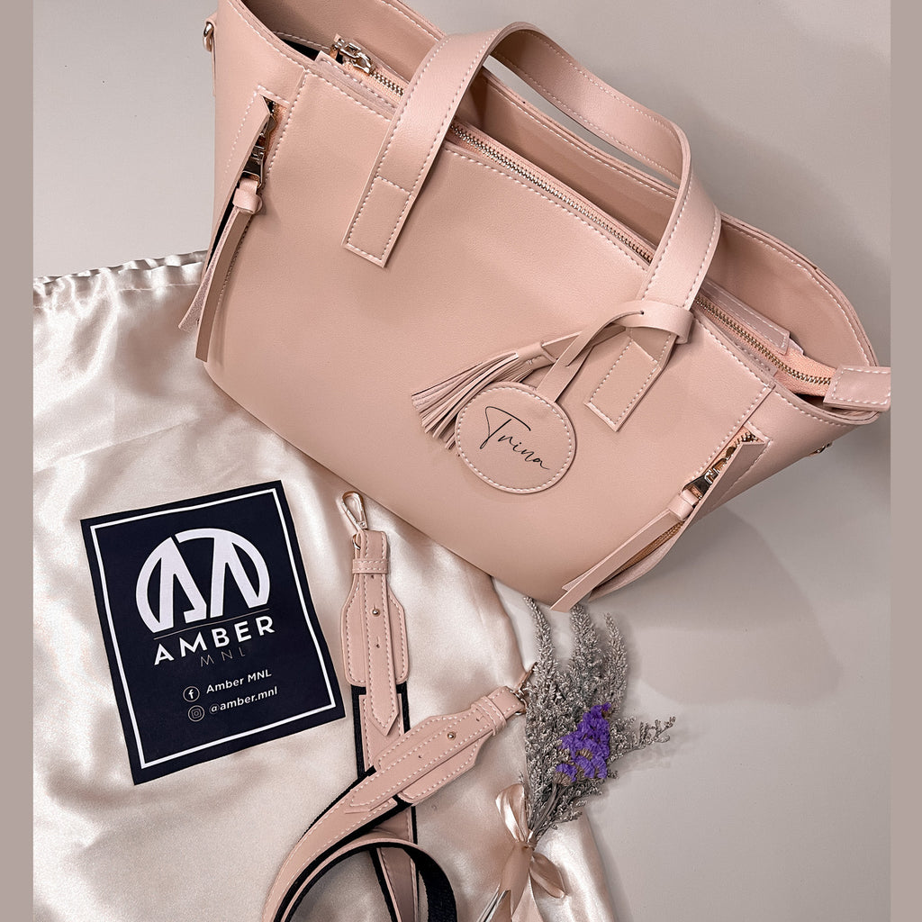 A M A N D A Tote Bags