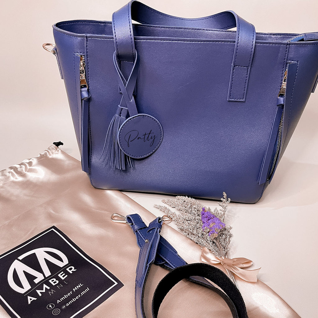 A M A N D A Tote Bags